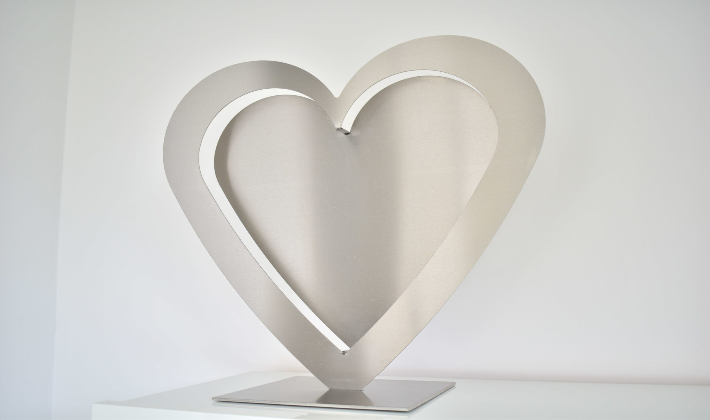 Designer Edelstahl Herz Skulptur Deko Stahlkunst Designer Edelstahl Herz Skulptur Deko Stahlkunst